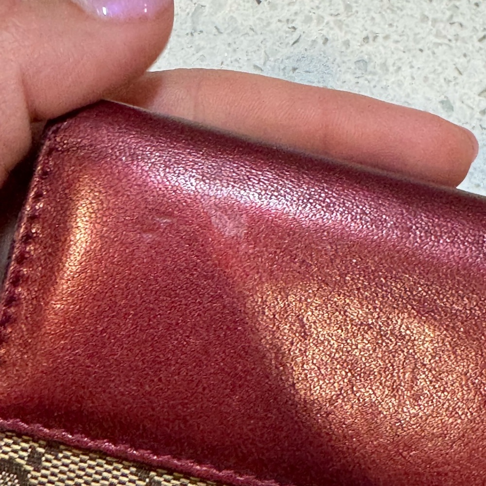 Authentic Gucci Heart Wallet 💓 - Picture 9 of 13